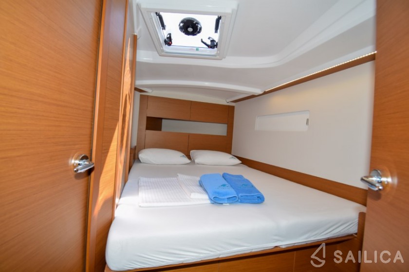 Sun Odyssey 410 - Yacht Charter Sailica