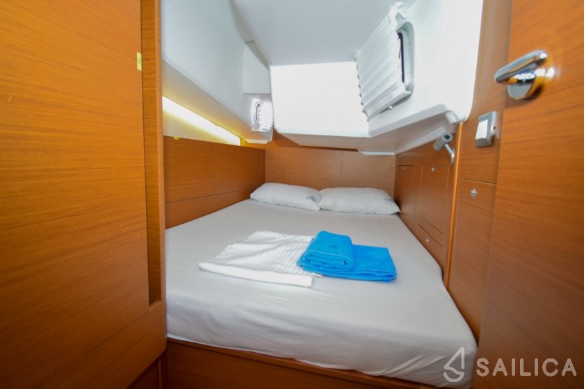 Sun Odyssey 410 - Yacht Charter Sailica