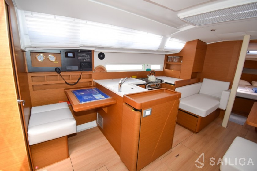 Sun Odyssey 410 - Yacht Charter Sailica