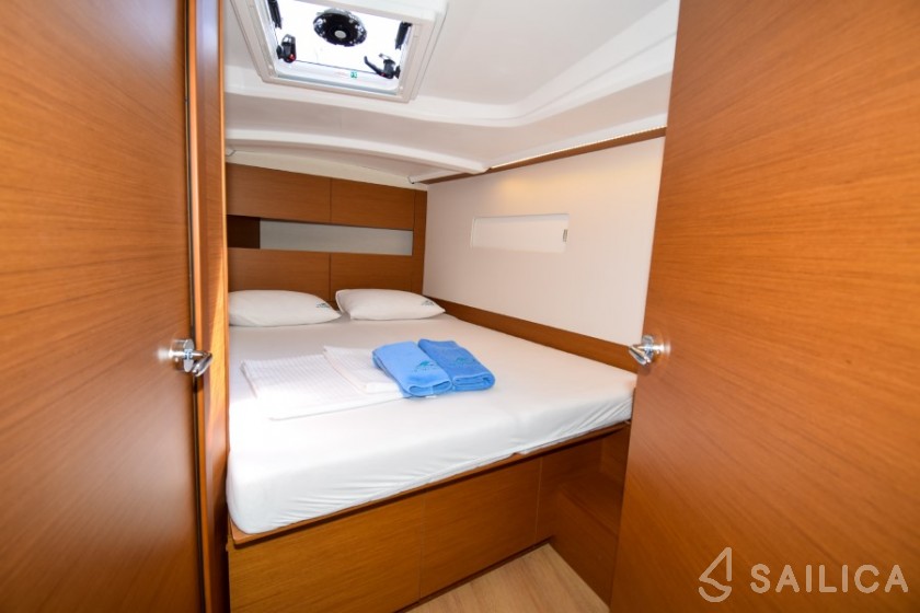 Sun Odyssey 410 - Yacht Charter Sailica