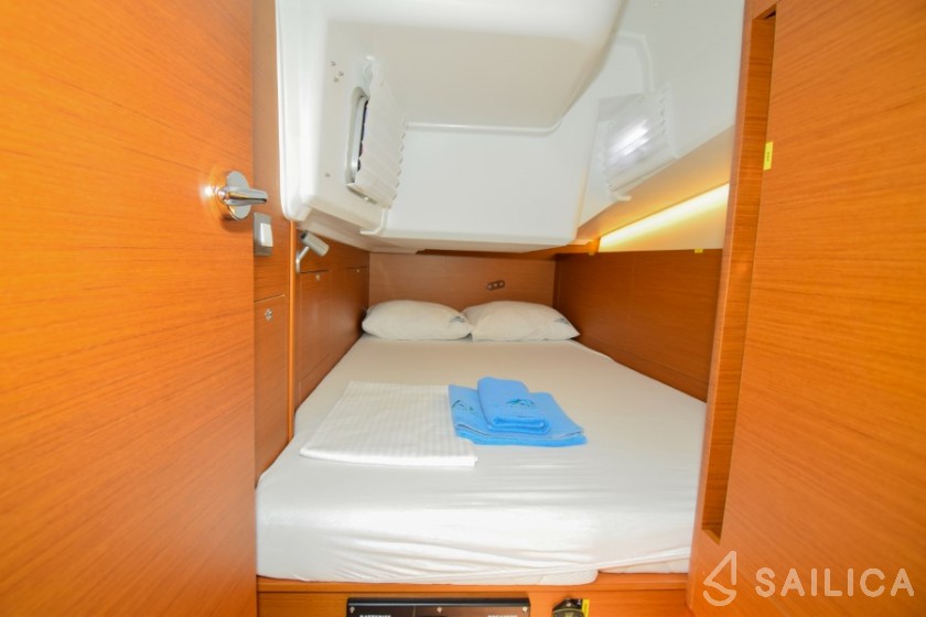 Sun Odyssey 410 - Yacht Charter Sailica