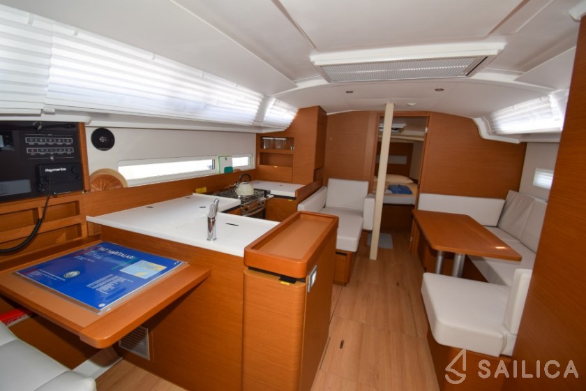Sun Odyssey 410 - Yacht Charter Sailica