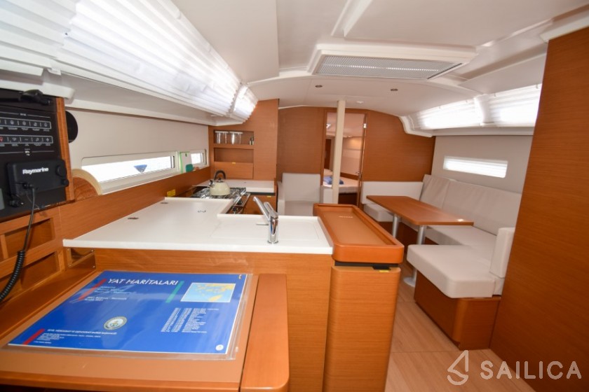 Sun Odyssey 410 - Yacht Charter Sailica