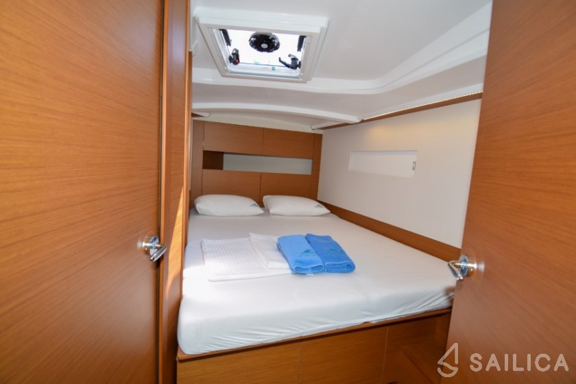 Sun Odyssey 410 - Yacht Charter Sailica
