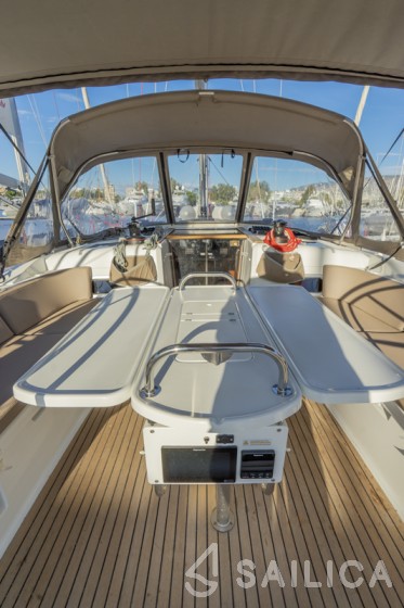 Sun Odyssey 519 - Yacht Charter Sailica
