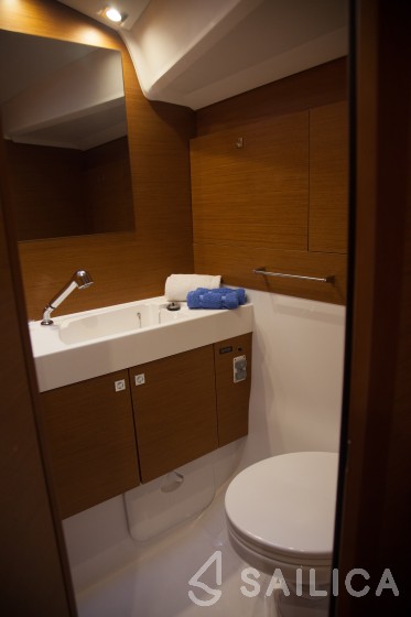 Sun Odyssey 519 - Yacht Charter Sailica
