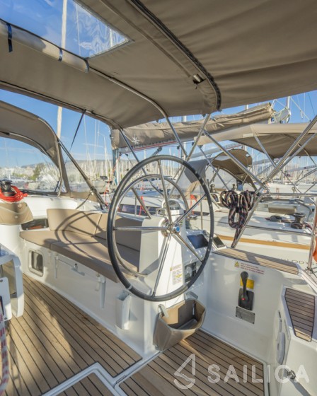 Sun Odyssey 519 - Yacht Charter Sailica