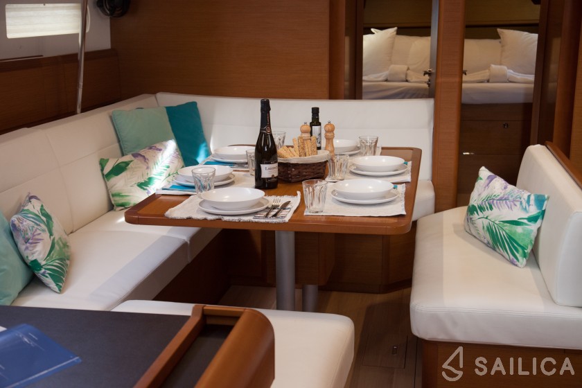 Sun Odyssey 519 - Yacht Charter Sailica