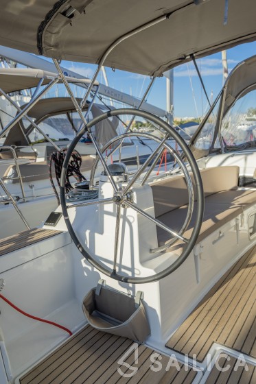 Sun Odyssey 519 - Yacht Charter Sailica