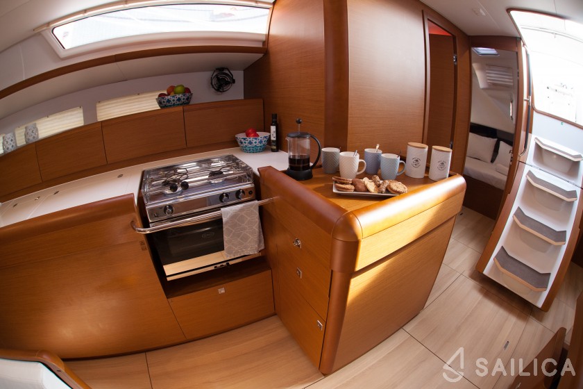 Sun Odyssey 519 - Yacht Charter Sailica