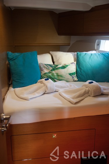 Sun Odyssey 519 - Yacht Charter Sailica