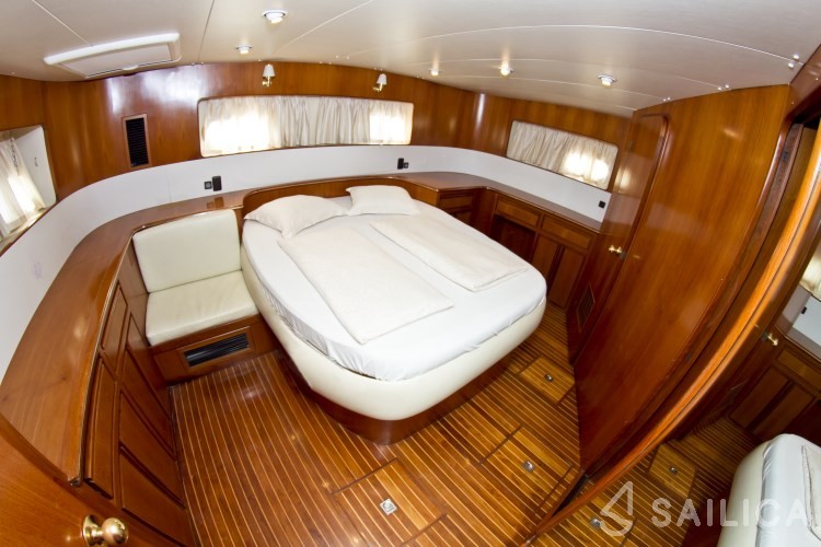 Yaretti 1910 - Yacht Charter Sailica