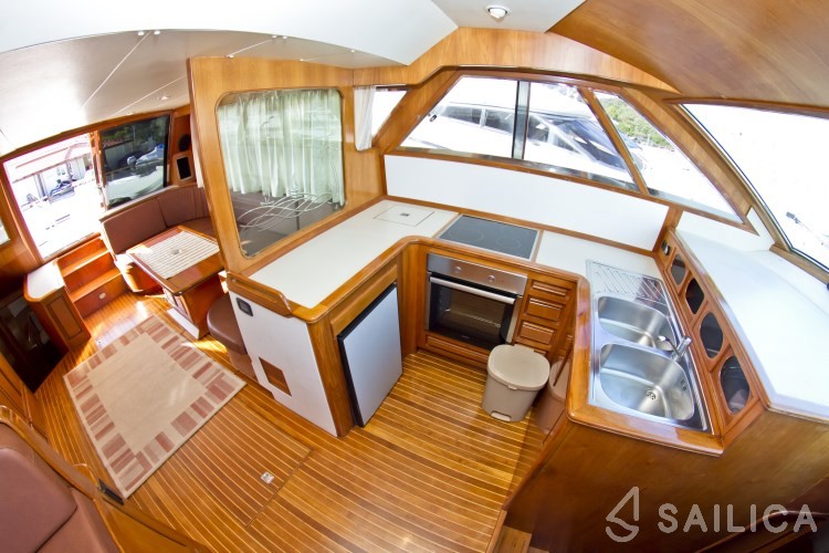 Yaretti 1910 - Yacht Charter Sailica