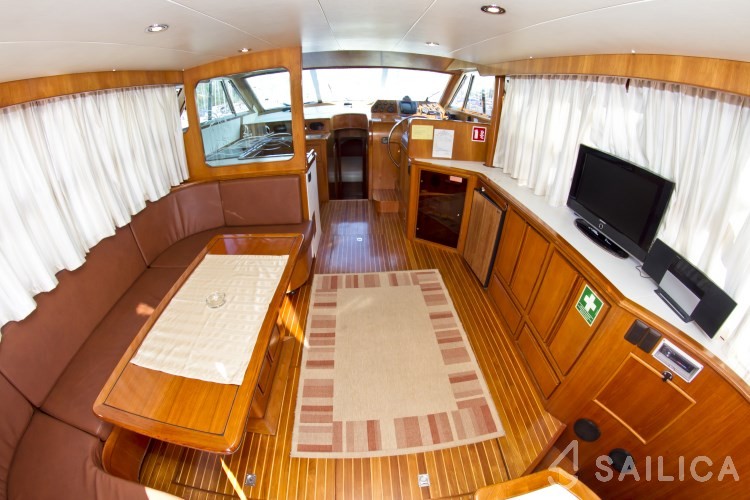 Yaretti 1910 - Yacht Charter Sailica