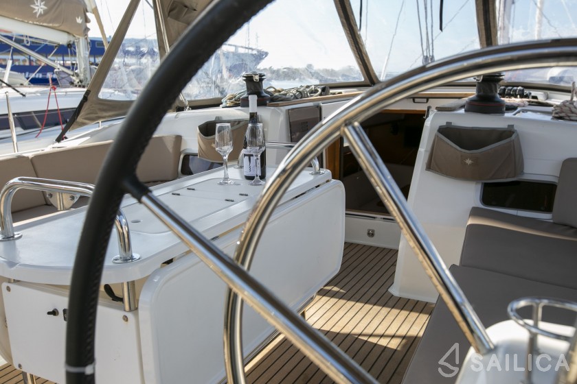 Sun Odyssey 519 - Yacht Charter Sailica