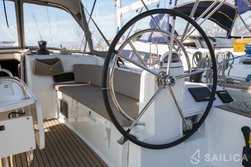 Sun Odyssey 519 - Yacht Charter Sailica