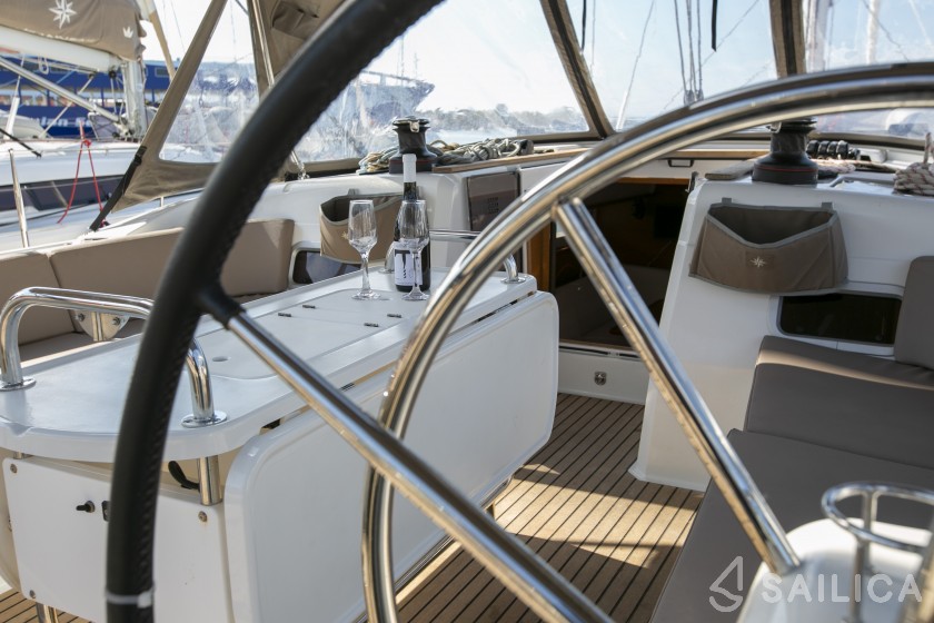 Sun Odyssey 519 - Yacht Charter Sailica