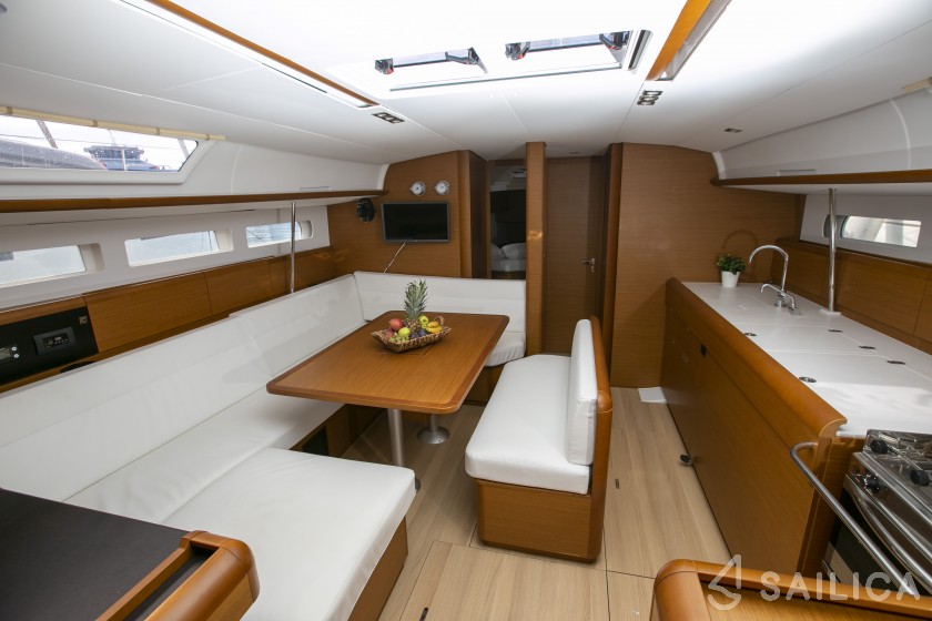 Sun Odyssey 519 - Yacht Charter Sailica