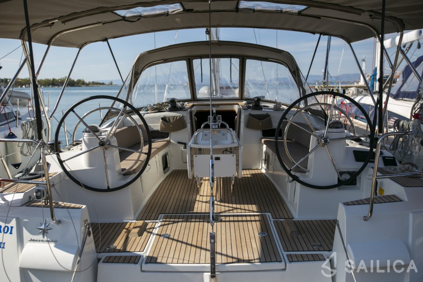 Sun Odyssey 519 - Yacht Charter Sailica