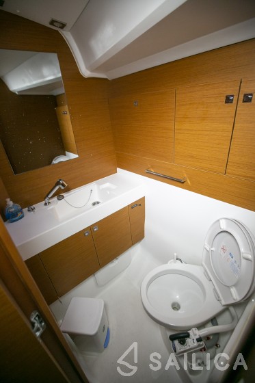 Sun Odyssey 519 - Yacht Charter Sailica