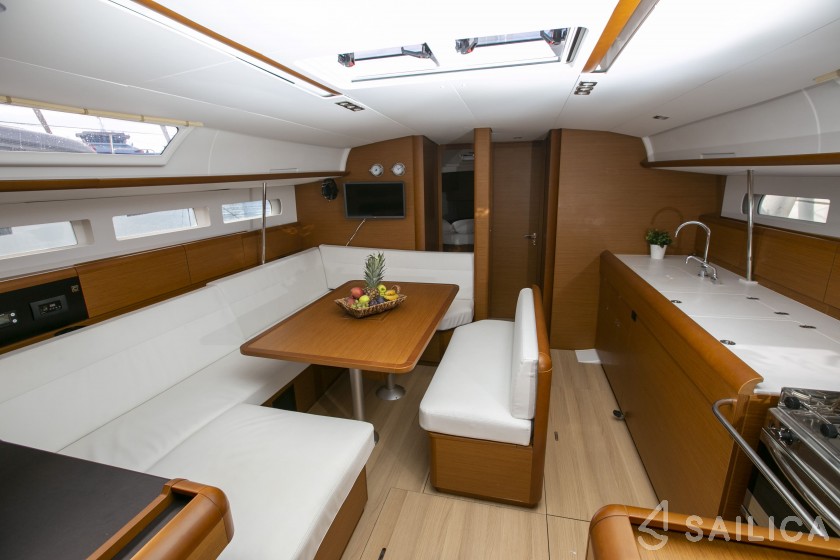 Sun Odyssey 519 - Yacht Charter Sailica
