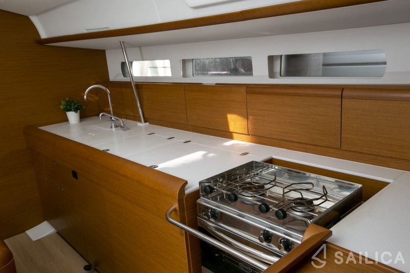 Sun Odyssey 519 - Yacht Charter Sailica