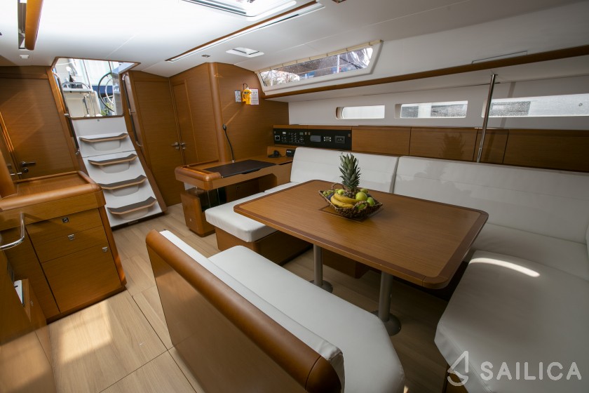 Sun Odyssey 519 - Yacht Charter Sailica