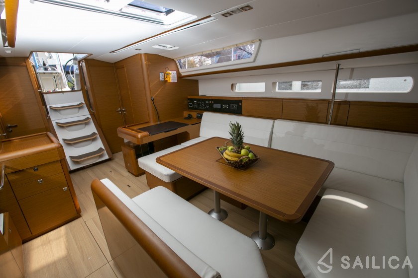 Sun Odyssey 519 - Yacht Charter Sailica