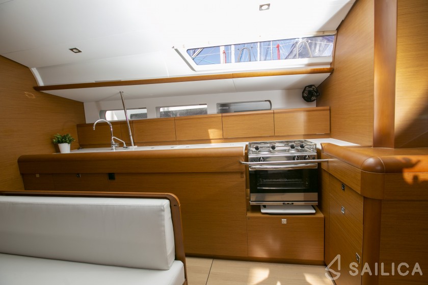 Sun Odyssey 519 - Yacht Charter Sailica