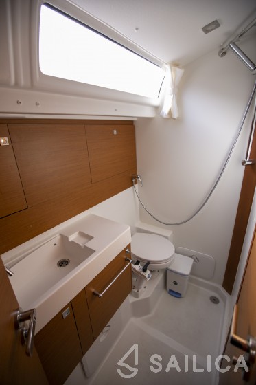 Sun Odyssey 519 - Yacht Charter Sailica