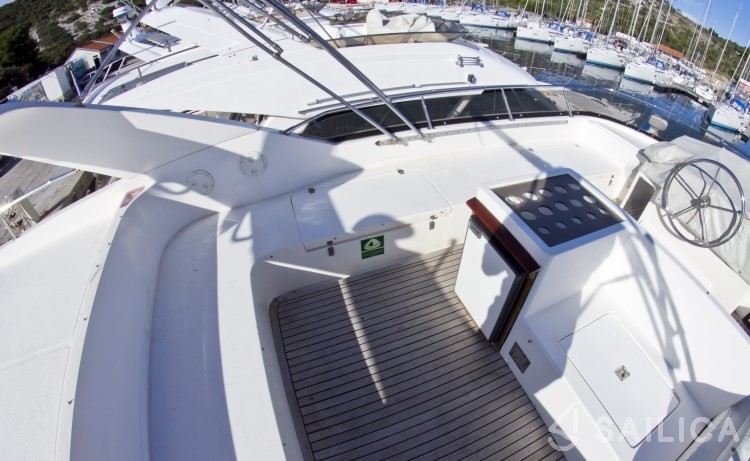 Yaretti 2110 - Yacht Charter Sailica