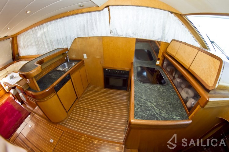 Yaretti 2110 - Yacht Charter Sailica