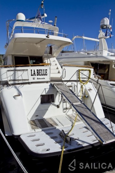 Yaretti 2110 - Yacht Charter Sailica