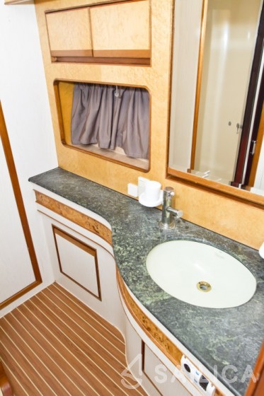 Yaretti 2110 - Yacht Charter Sailica