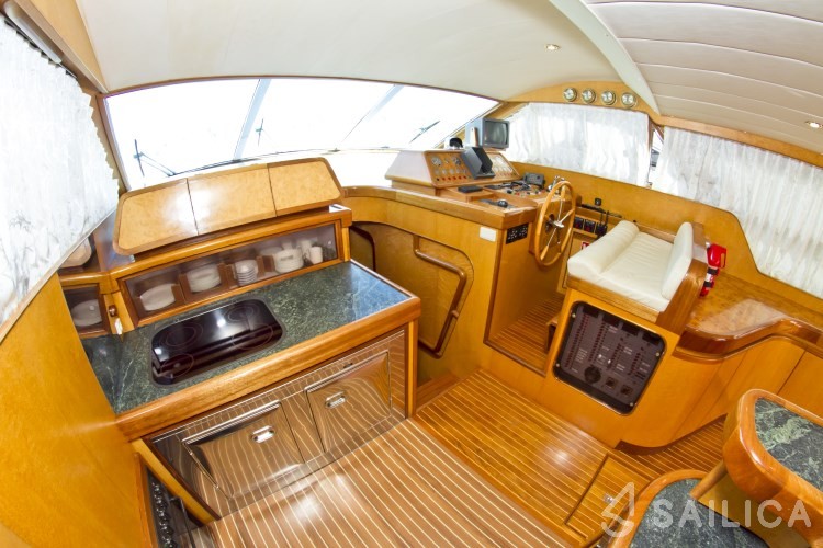 Yaretti 2110 - Yacht Charter Sailica