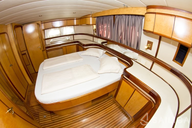 Yaretti 2110 - Yacht Charter Sailica