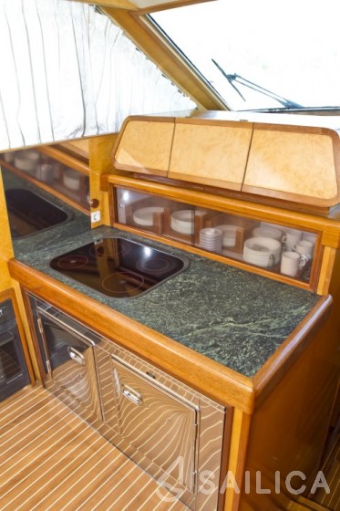 Yaretti 2110 - Yacht Charter Sailica