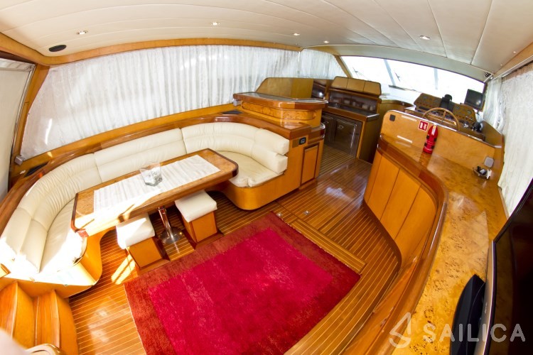 Yaretti 2110 - Yacht Charter Sailica
