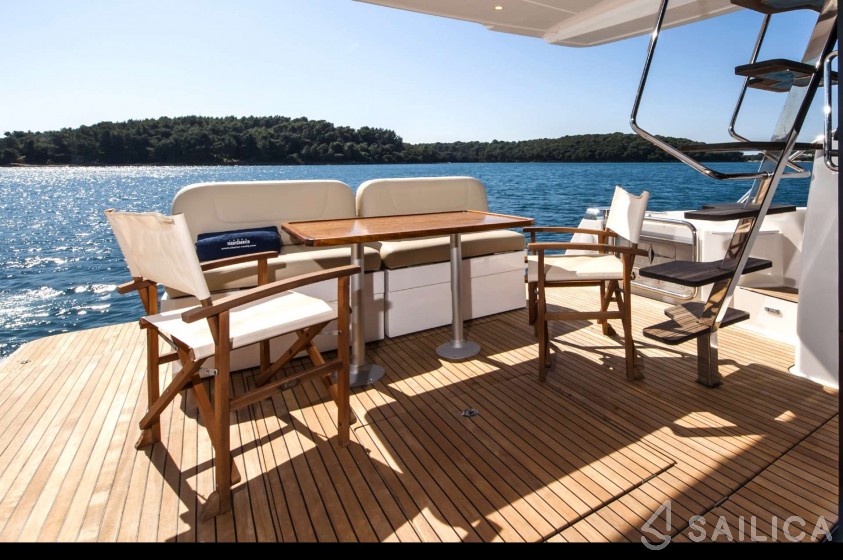 Bavaria Virtess 420 Fly - Yacht Charter Sailica