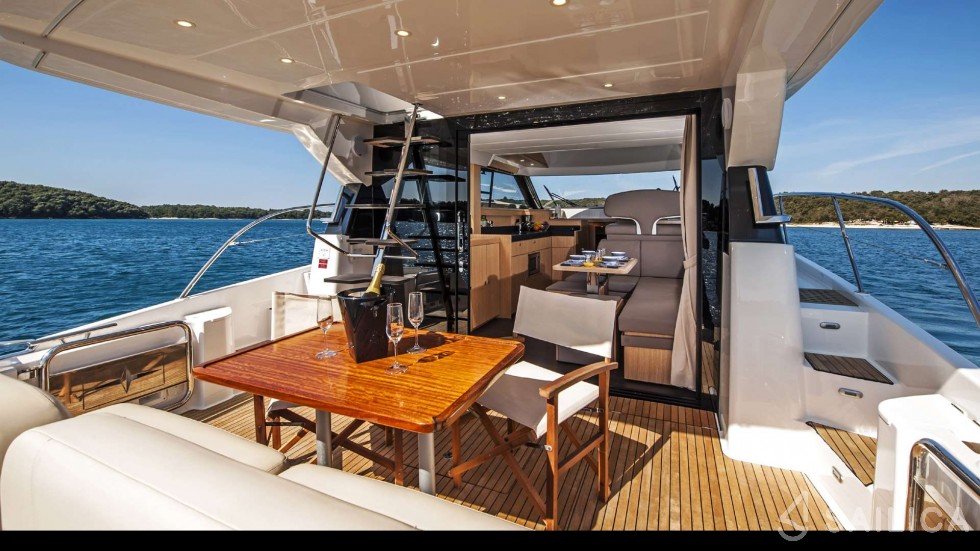 Bavaria Virtess 420 Fly - Yacht Charter Sailica