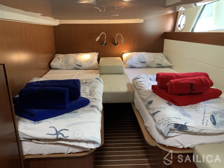 Bavaria Virtess 420 Fly - Yacht Charter Sailica