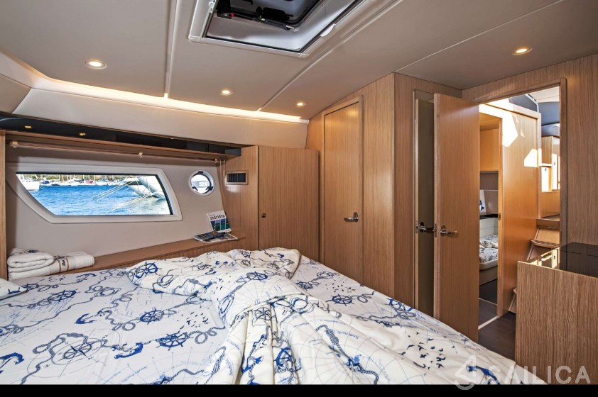 Bavaria Virtess 420 Fly - Yacht Charter Sailica