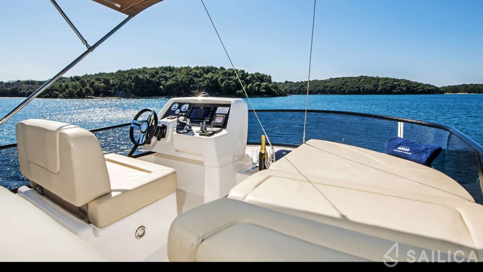 Bavaria Virtess 420 Fly - Yacht Charter Sailica