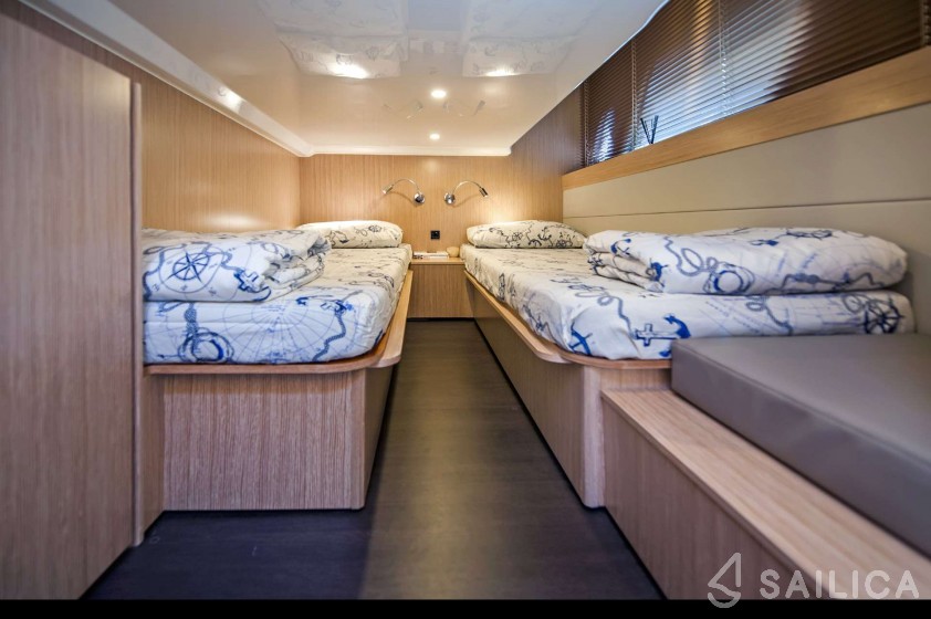 Bavaria Virtess 420 Fly - Yacht Charter Sailica