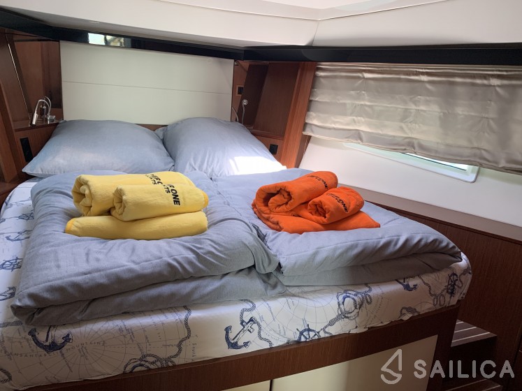 Bavaria Virtess 420 Fly - Yacht Charter Sailica