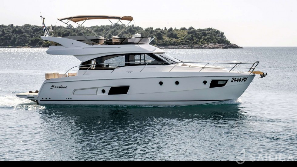 Bavaria Virtess 420 Fly - Yacht Charter Sailica