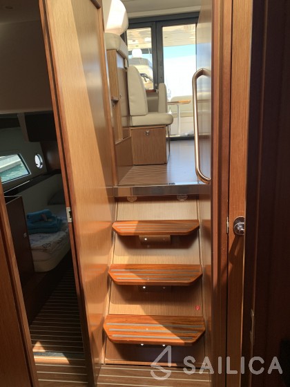 Bavaria Virtess 420 Fly - Yacht Charter Sailica