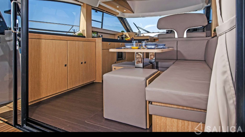 Bavaria Virtess 420 Fly - Yacht Charter Sailica