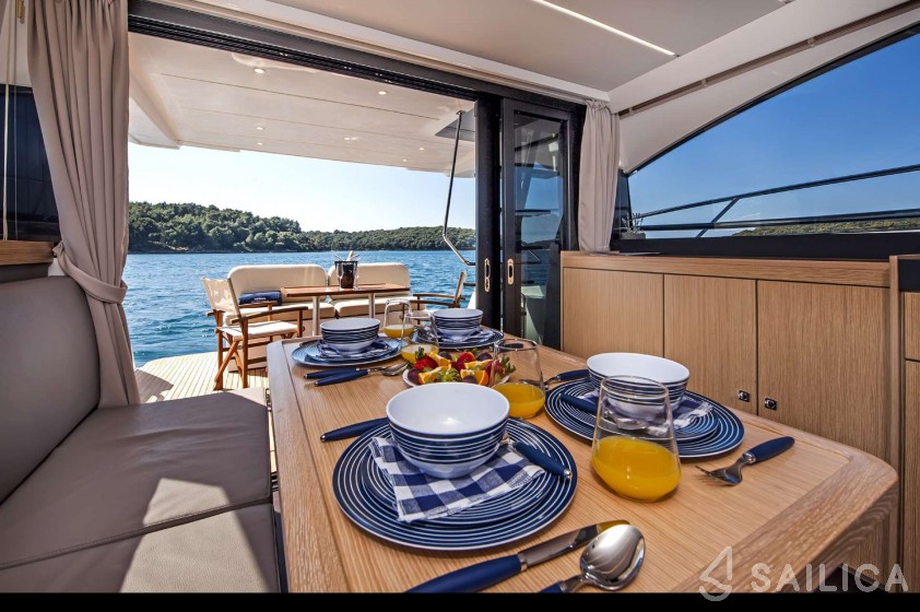 Bavaria Virtess 420 Fly - Yacht Charter Sailica