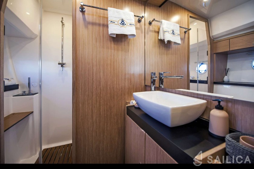 Bavaria Virtess 420 Fly - Yacht Charter Sailica